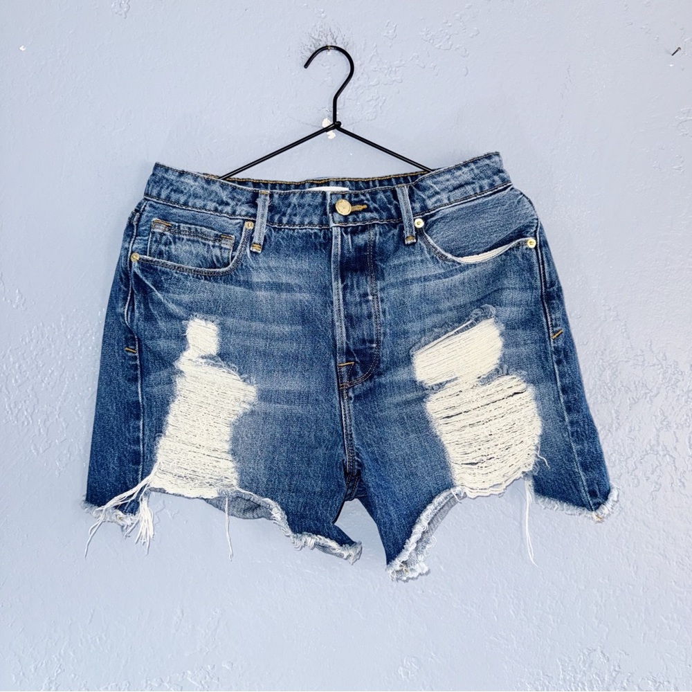 Good American Bombshell Distressed Denim Shorts Size 26